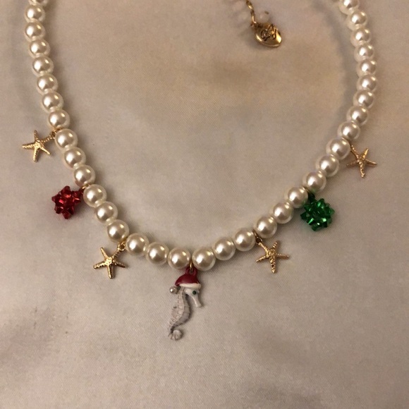 Betsey Johnson Faux Pearl Necklace + Bow, Starfish & Santa Seahorse Charms NWT - Picture 7 of 13